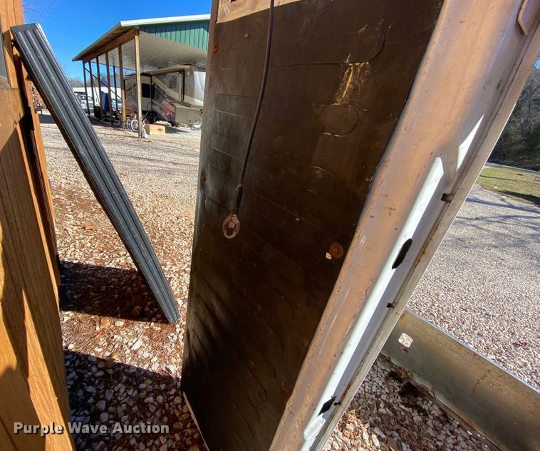 image for item EL9615 (2) tailgates