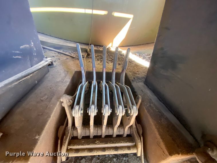 image for item EL9617 1995 Chevrolet Kodiak C5500  fuel truck