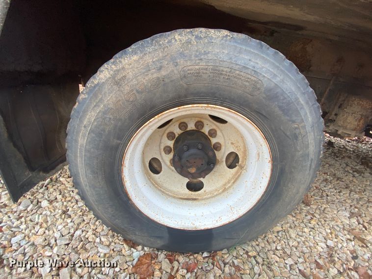 image for item EL9617 1995 Chevrolet Kodiak C5500  fuel truck