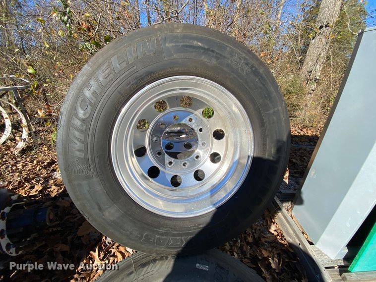 image for item EL9618 Tag axle