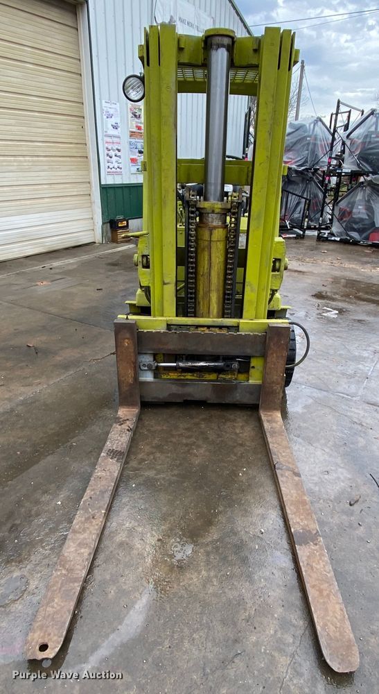 image for item EL9633 Clark C590-60  forklift
