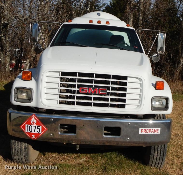 image for item GK9631 2000 GMC C7500  fuel truck