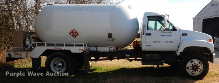 image for item GK9631 2000 GMC C7500  fuel truck
