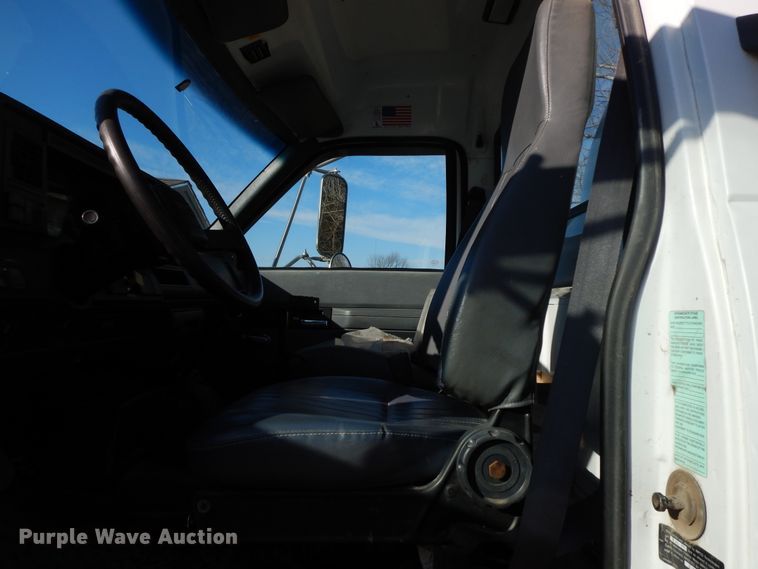 image for item GK9631 2000 GMC C7500  fuel truck