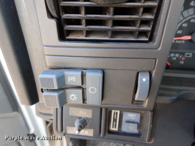 image for item GK9631 2000 GMC C7500  fuel truck