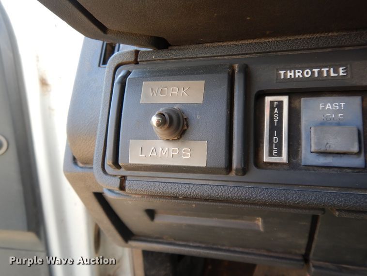 image for item GK9631 2000 GMC C7500  fuel truck