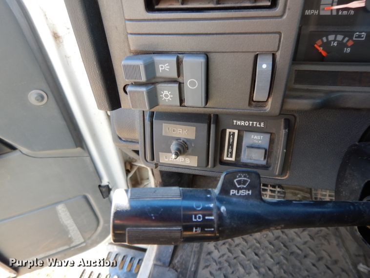 image for item GK9631 2000 GMC C7500  fuel truck