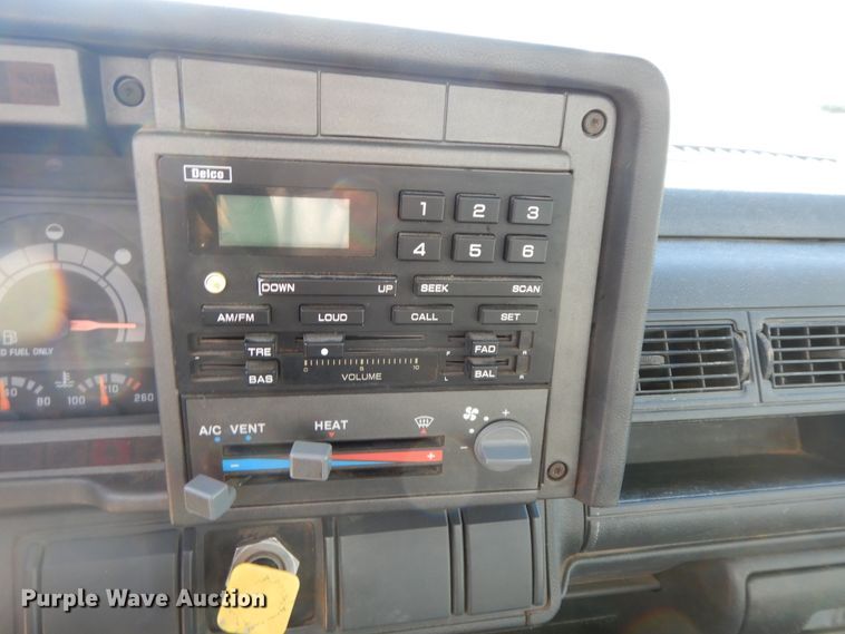 image for item GK9631 2000 GMC C7500  fuel truck