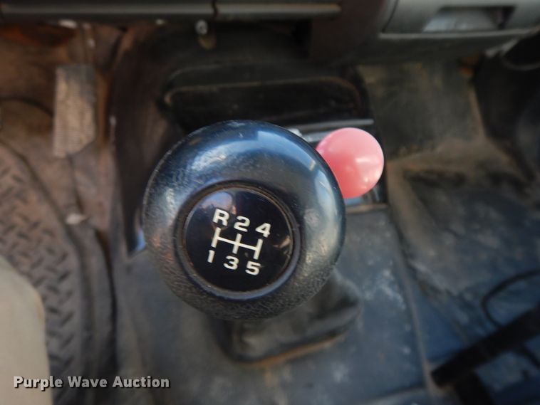 image for item GK9631 2000 GMC C7500  fuel truck