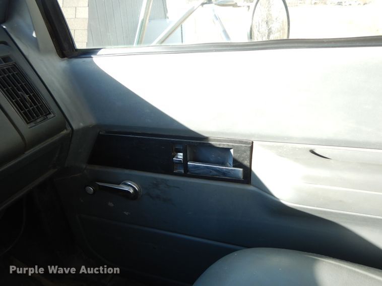 image for item GK9631 2000 GMC C7500  fuel truck