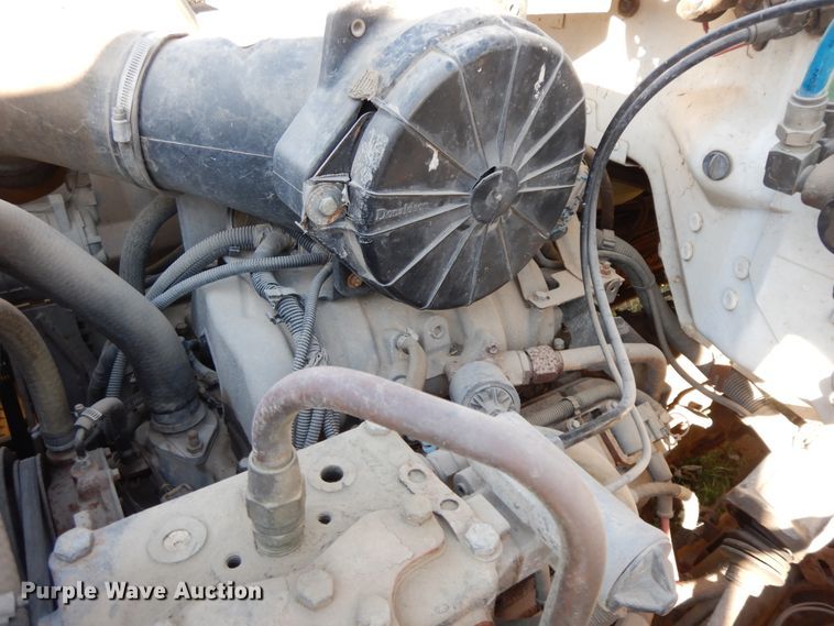 image for item GK9631 2000 GMC C7500  fuel truck