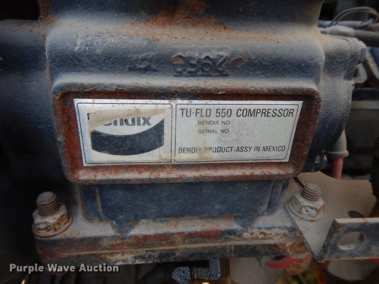 image for item GK9631 2000 GMC C7500  fuel truck