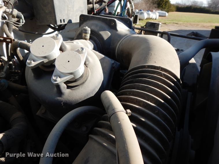 image for item GK9631 2000 GMC C7500  fuel truck