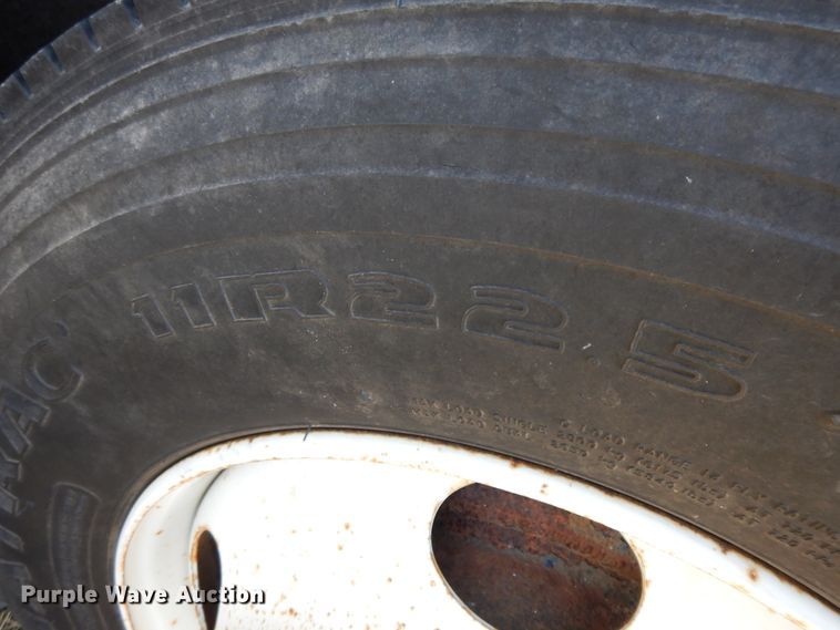 image for item GK9631 2000 GMC C7500  fuel truck