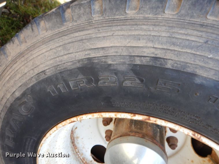 image for item GK9631 2000 GMC C7500  fuel truck