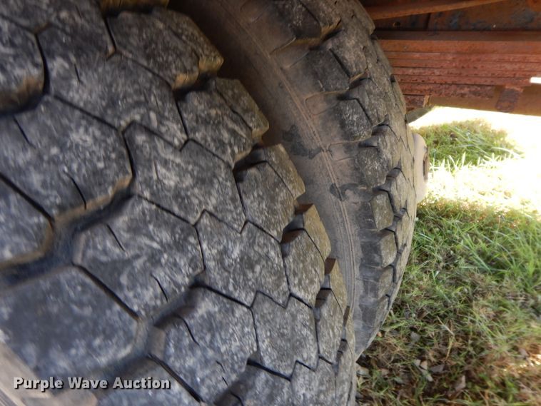 image for item GK9631 2000 GMC C7500  fuel truck