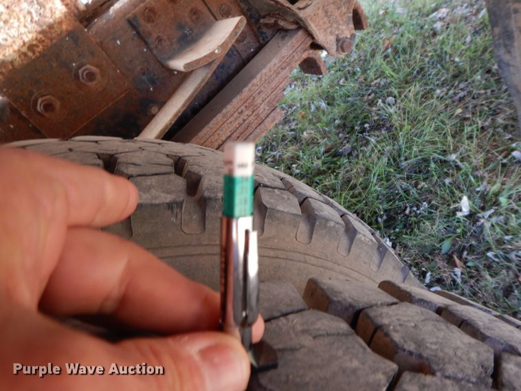 image for item GK9631 2000 GMC C7500  fuel truck