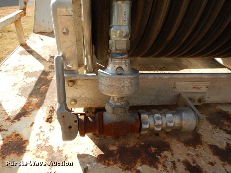 image for item GK9631 2000 GMC C7500  fuel truck