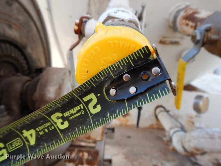 image for item GK9631 2000 GMC C7500  fuel truck