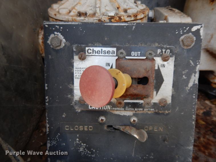 image for item GK9631 2000 GMC C7500  fuel truck