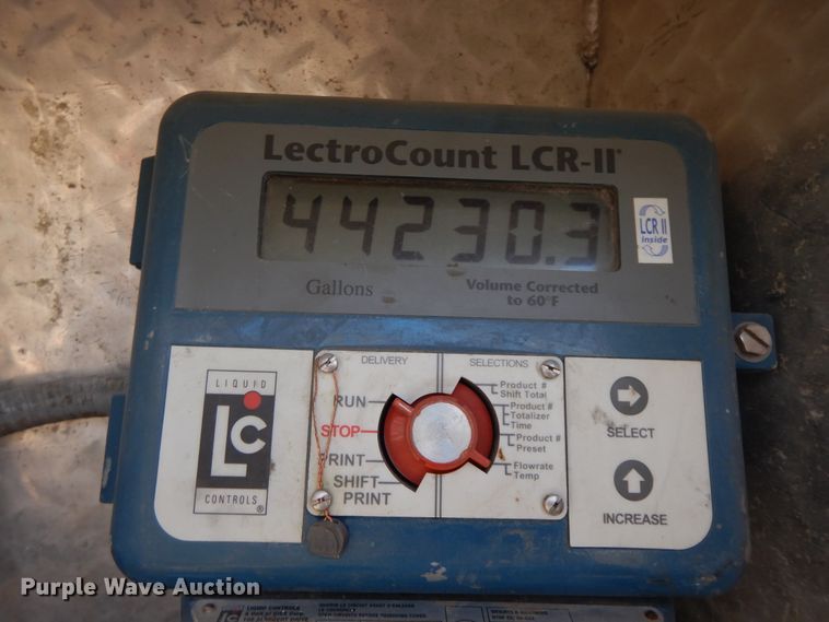 image for item GK9631 2000 GMC C7500  fuel truck