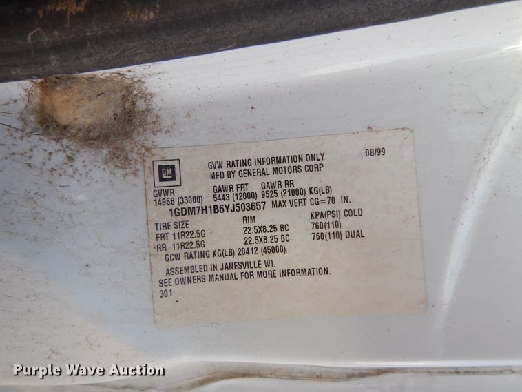 image for item GK9631 2000 GMC C7500  fuel truck