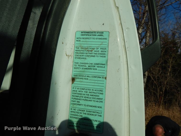 image for item GK9631 2000 GMC C7500  fuel truck