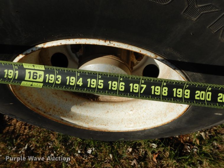 image for item GK9631 2000 GMC C7500  fuel truck