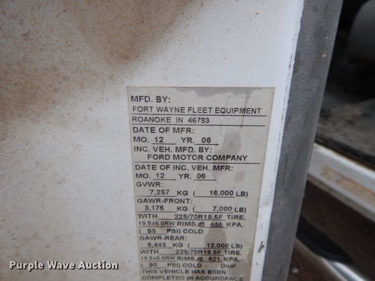 image for item GK9644 2007 Ford F450 Super Duty XL  flatbed truck