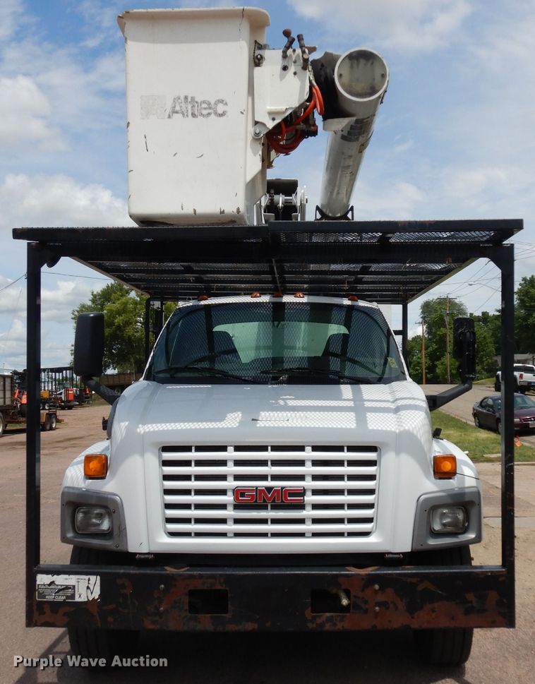 image for item HA9253 2003 GMC C7500  forestry bucket truck