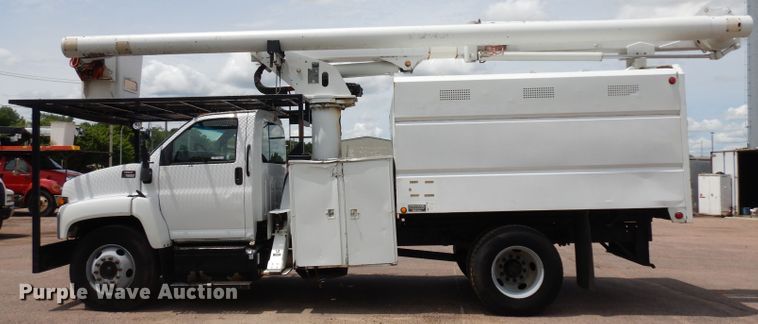 image for item HA9253 2003 GMC C7500  forestry bucket truck