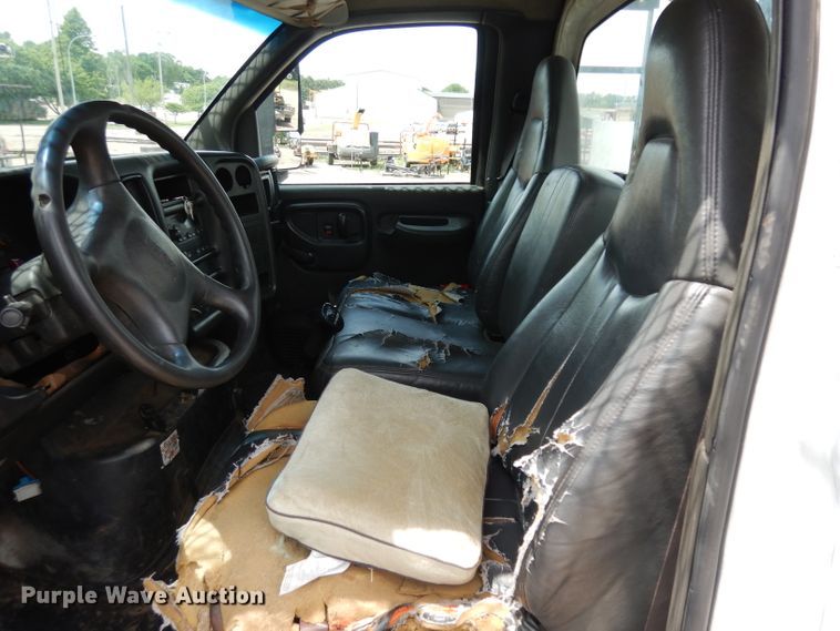 image for item HA9253 2003 GMC C7500  forestry bucket truck