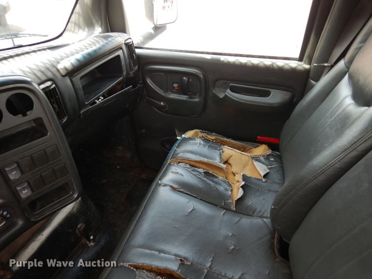 image for item HA9253 2003 GMC C7500  forestry bucket truck