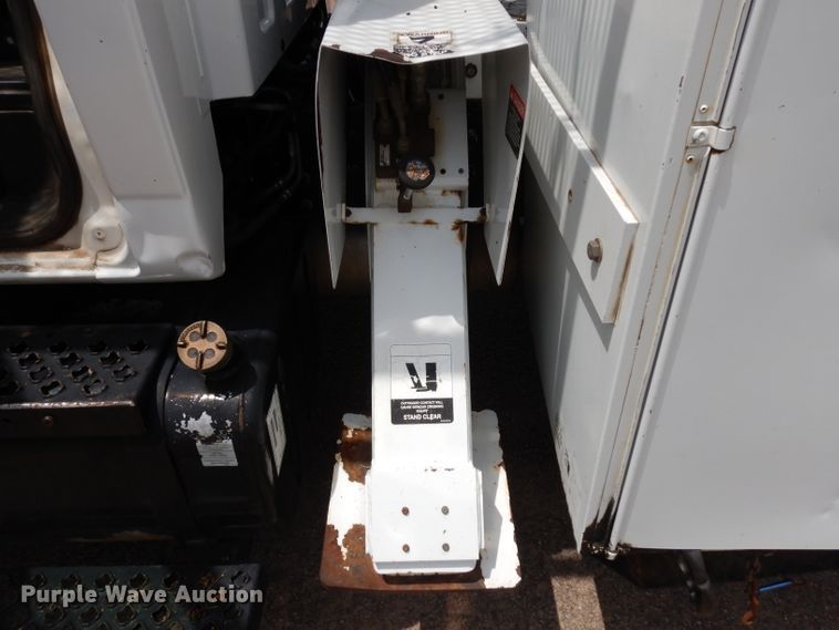 image for item HA9253 2003 GMC C7500  forestry bucket truck