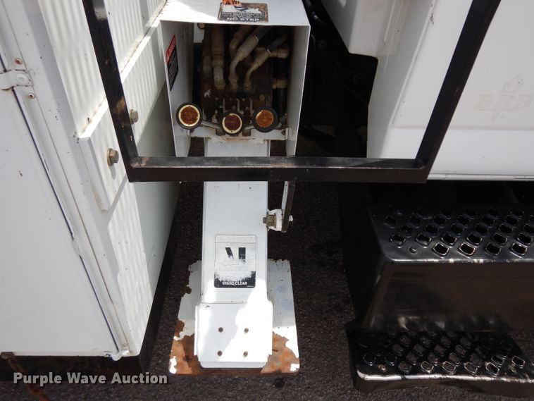 image for item HA9253 2003 GMC C7500  forestry bucket truck