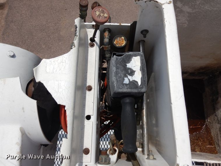 image for item HA9253 2003 GMC C7500  forestry bucket truck