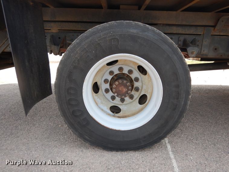 image for item HA9253 2003 GMC C7500  forestry bucket truck