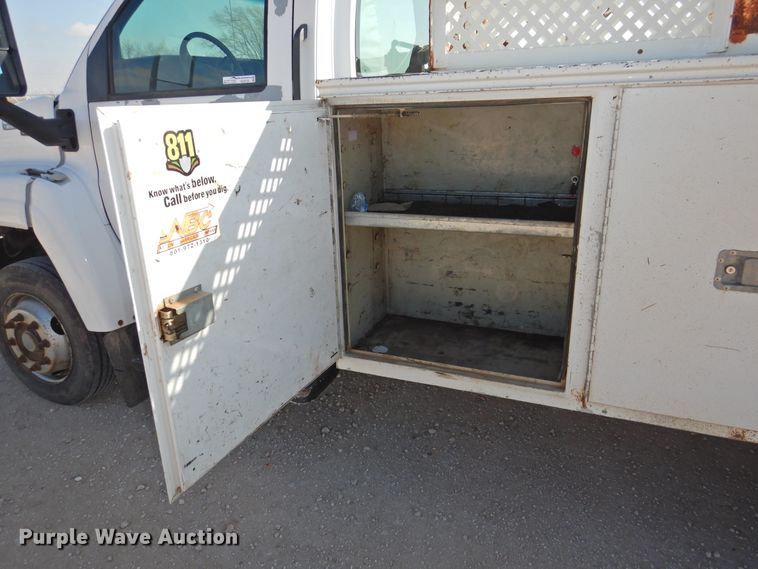 image for item HU9725 2007 Chevrolet C4500  utility truck