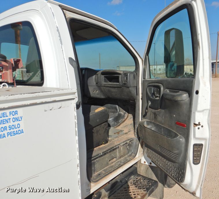 image for item HU9725 2007 Chevrolet C4500  utility truck