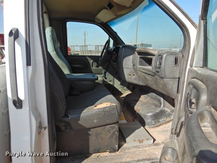 image for item HU9725 2007 Chevrolet C4500  utility truck