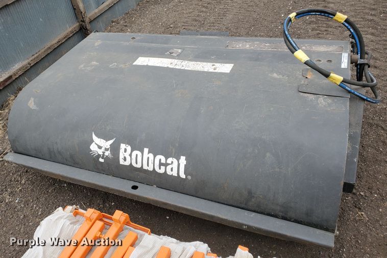 image for item HW9529 2015 Bobcat 72 Sweeper skid steer broom