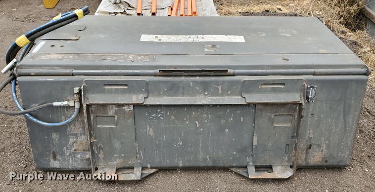 image for item HW9529 2015 Bobcat 72 Sweeper skid steer broom