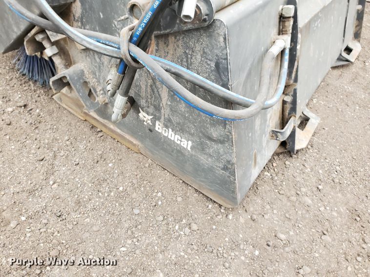 image for item HW9529 2015 Bobcat 72 Sweeper skid steer broom