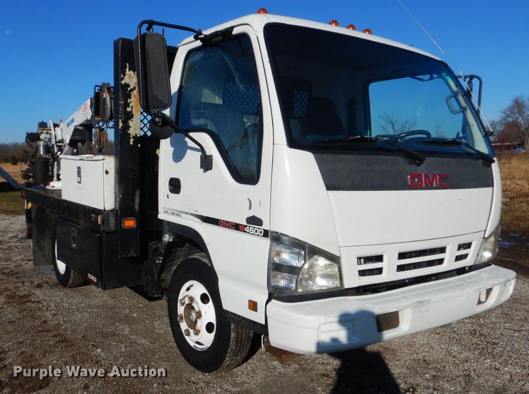 image for item HX9053 2006 GMC W4500  flatbed truck with crane