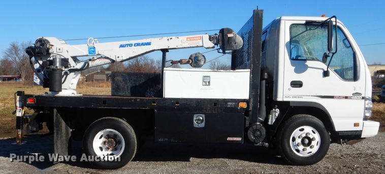 image for item HX9053 2006 GMC W4500  flatbed truck with crane