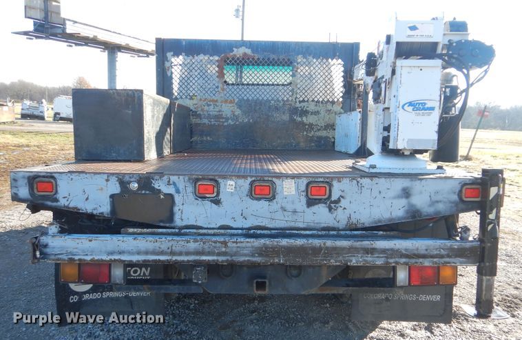 image for item HX9053 2006 GMC W4500  flatbed truck with crane