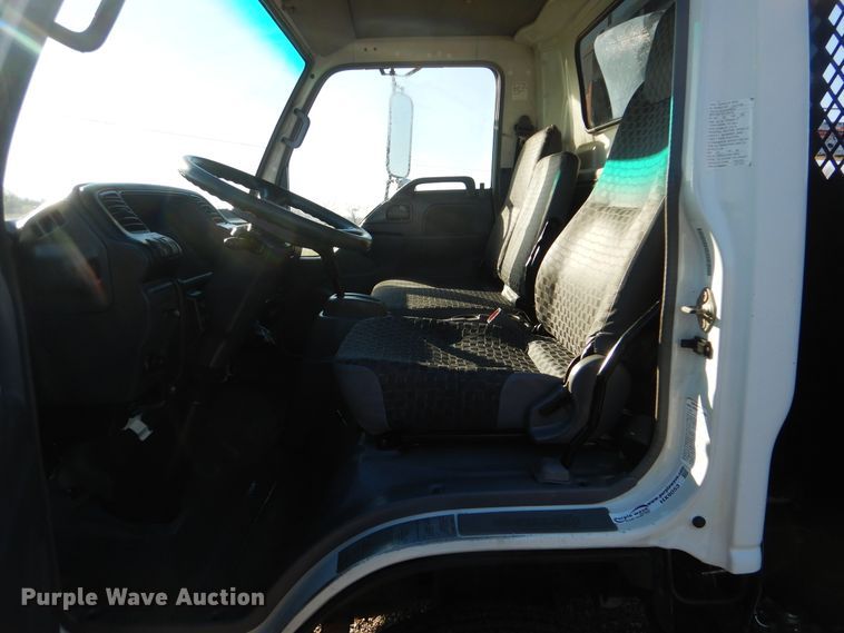 image for item HX9053 2006 GMC W4500  flatbed truck with crane