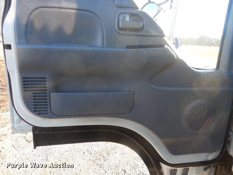 image for item HX9053 2006 GMC W4500  flatbed truck with crane