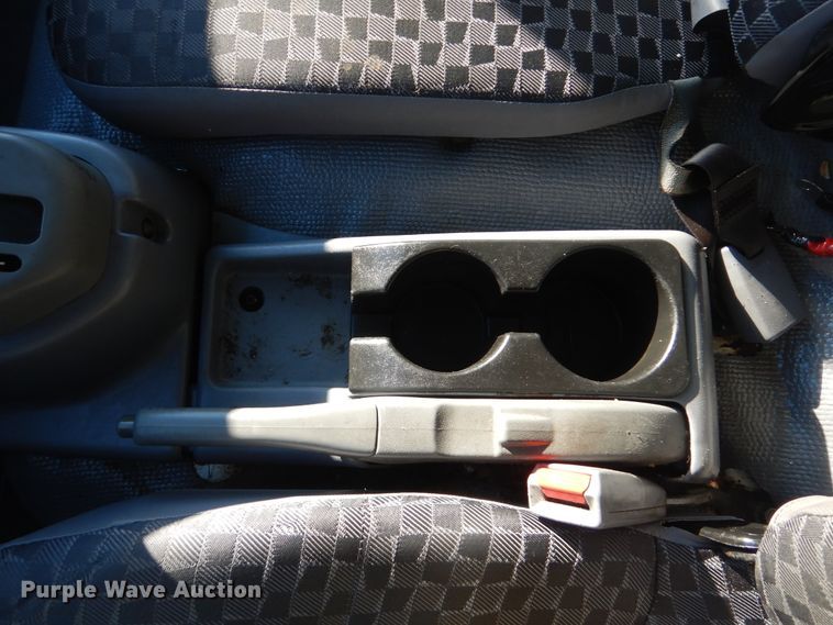 image for item HX9053 2006 GMC W4500  flatbed truck with crane