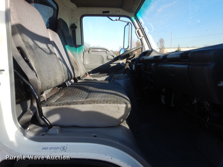 image for item HX9053 2006 GMC W4500  flatbed truck with crane